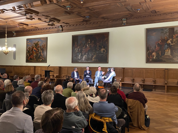 © Von links: Andreas Gnädinger (SVP), Simon Stocker (SP), Moderator Matthias Wipf, Britta Schmid (FDP) und Roman Schlatter (SVP). Bild: Radio Munot.