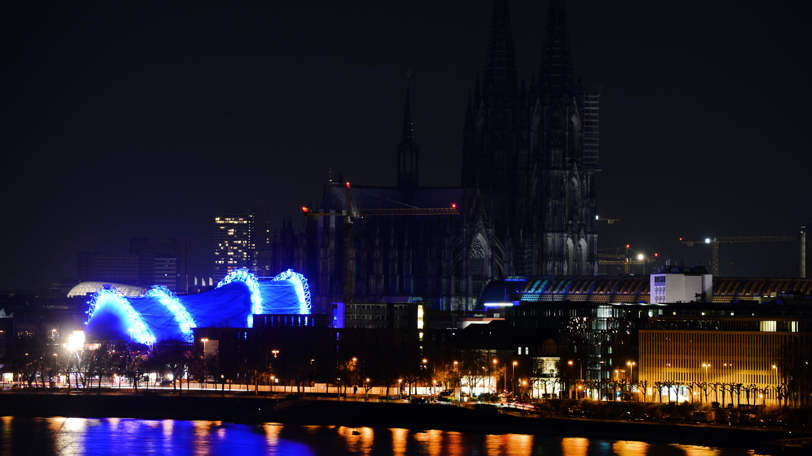 WWF İstedi Işıklar Söndü!, © dpa