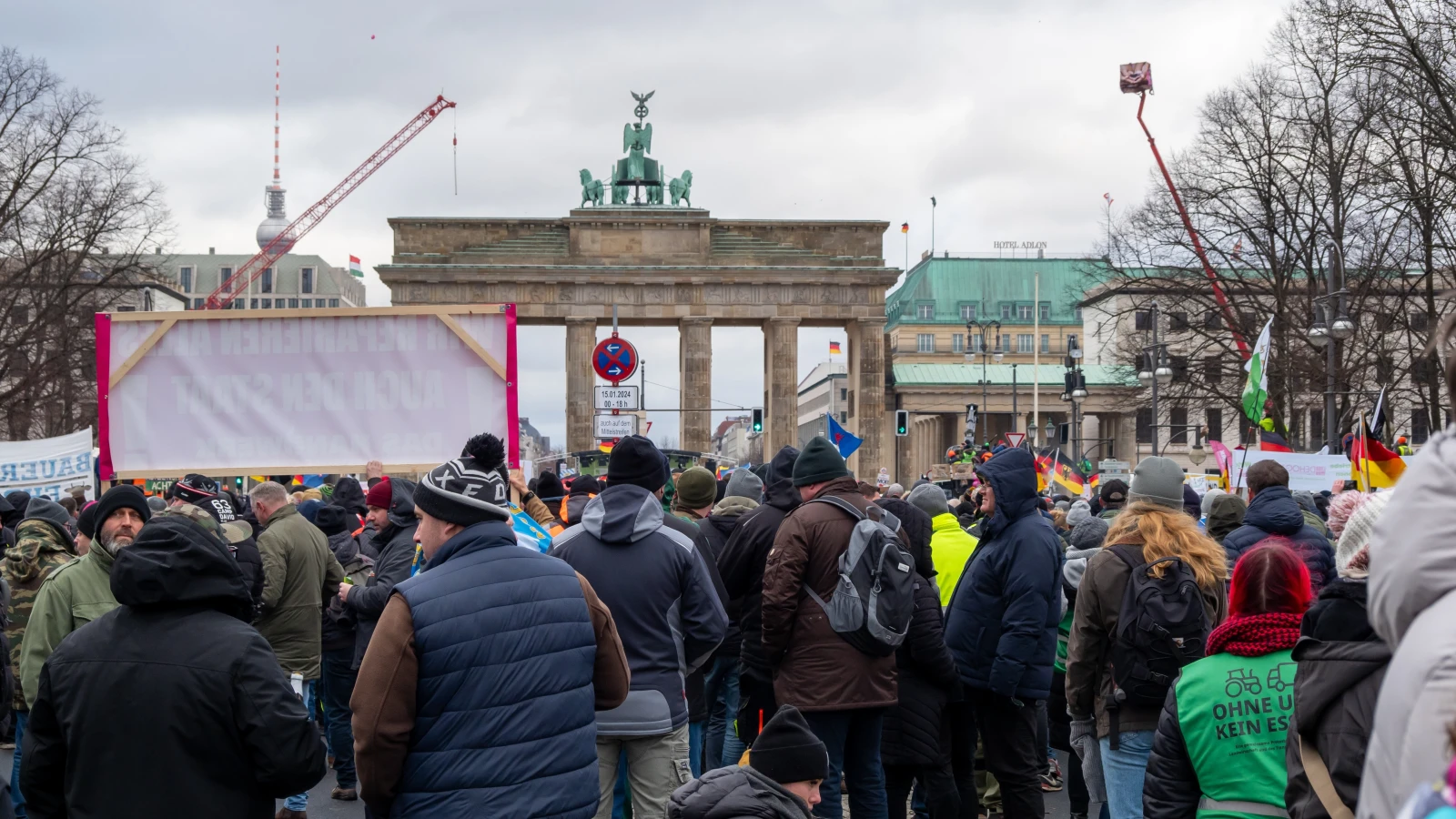 Brandenburger Tor’da Yılbaşı Trafiğine Dikkat!, © shutterstock Brandenburger Tor’da Yılbaşı Trafiğine Dikkat!, © shutterstock