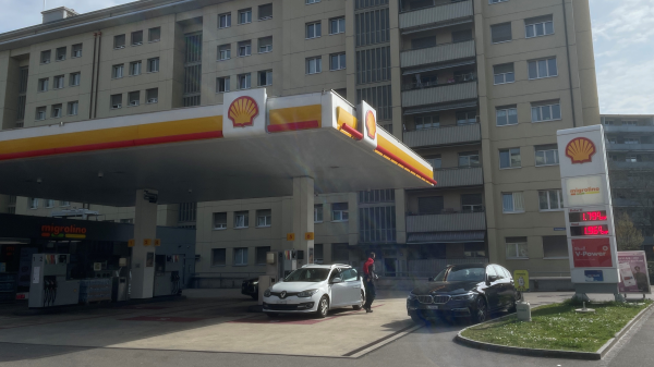 Steigende Benzinpreise: Deutsche entdecken Schweizer Zapfsäulen&nbsp;, © Radio Basilisk