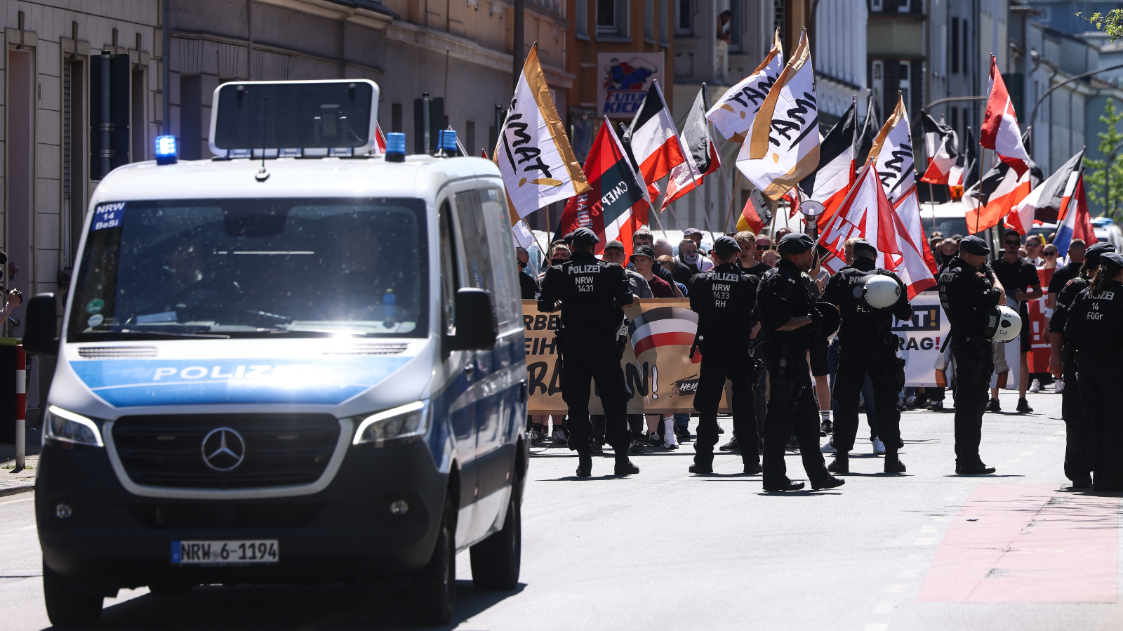 Münster’de Aşırı Sağcılara Karşı Güçlü Tepki, © David Young/dpa