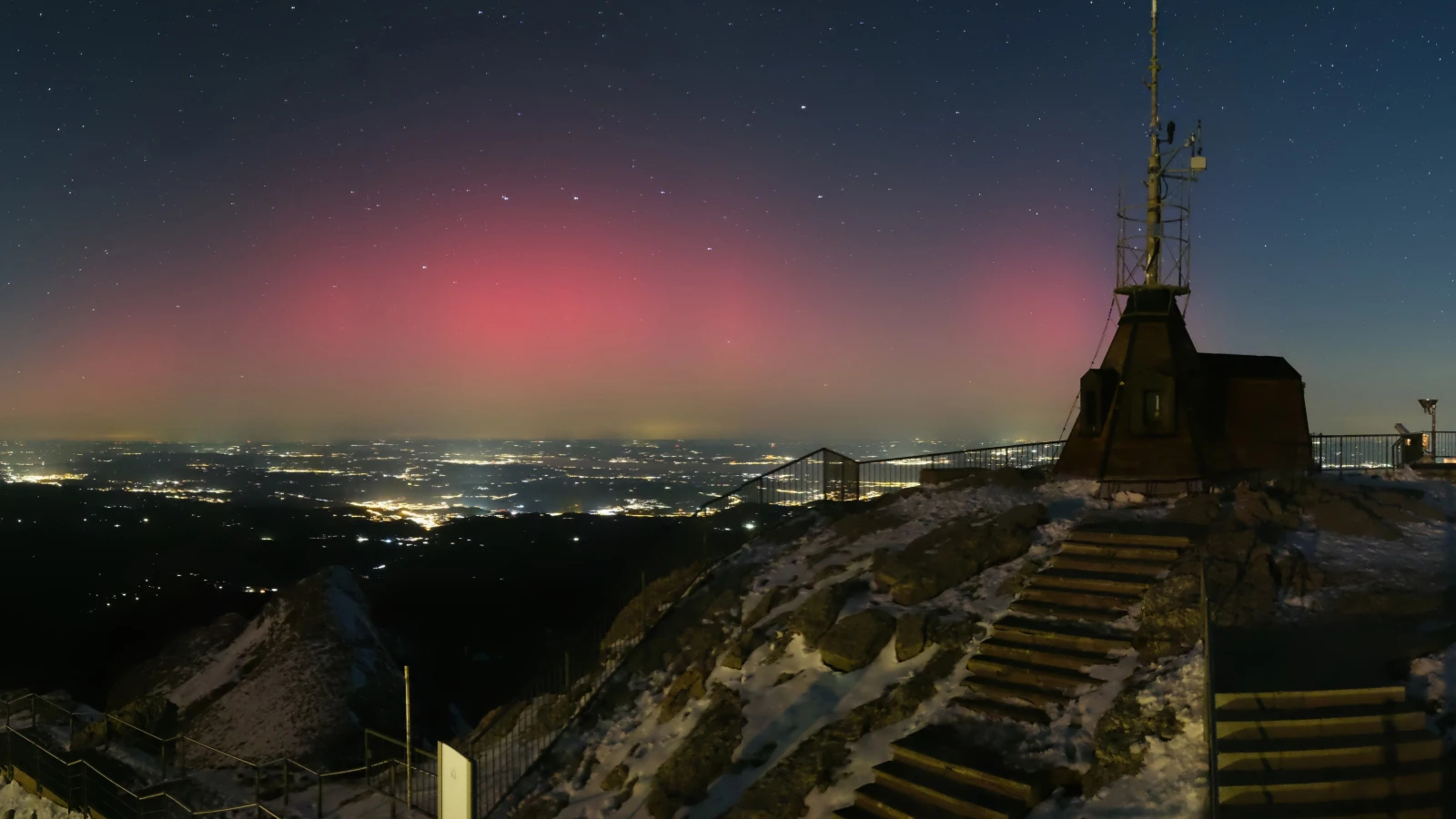 Polarlichter über dem Ostschweizer Nachthimmel, © Keystone / Säntis Schwebebahn AG Polarlichter über dem Ostschweizer Nachthimmel, © Keystone / Säntis Schwebebahn AG