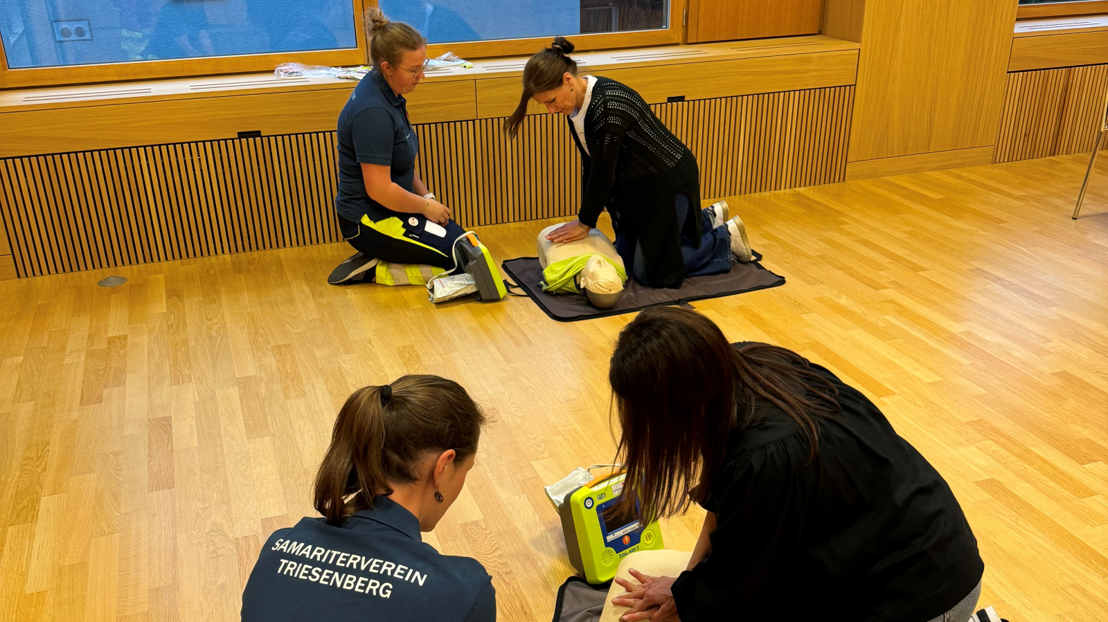 Schulungen für sicheren Umgang mit Defibrillatoren in Triesenberg&nbsp;&nbsp;, © Gemeinde Triesenberg 