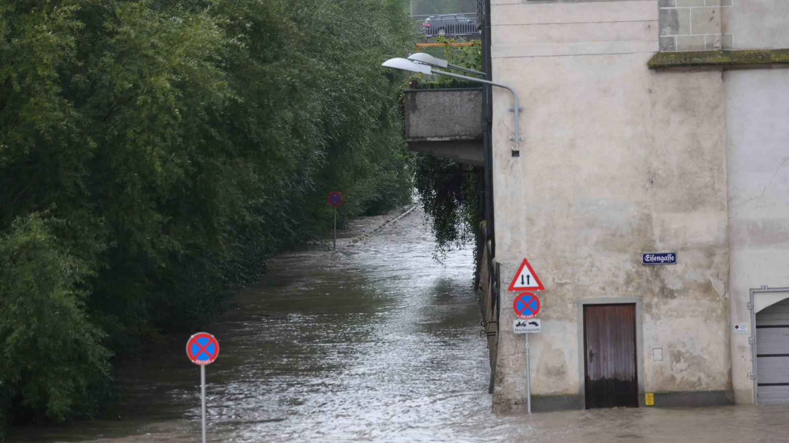 Hochwasserlage in Österreich weiter kritisch, © KEYSTONE / DANIEL SCHARINGER
