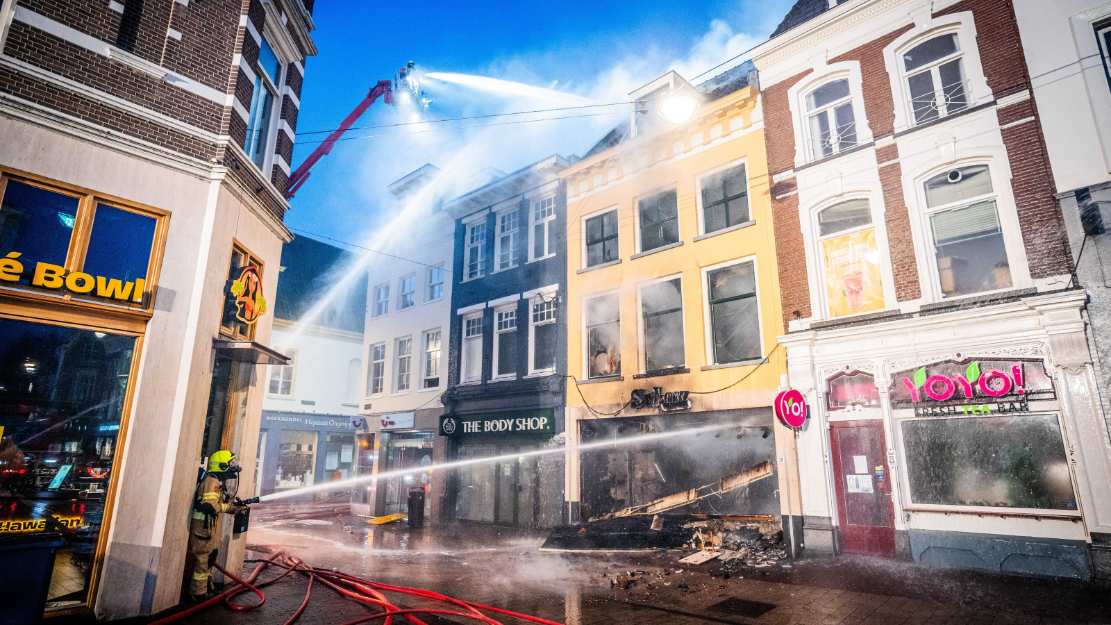 Arnheim’de Büyük Yangın Sonrası İncelemeler Devam Ediyor, © dpa