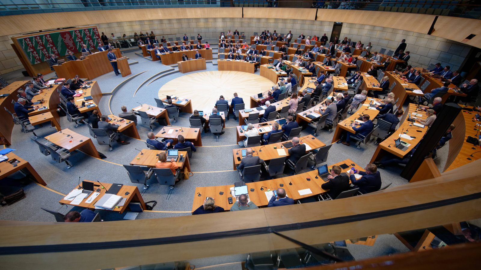 Köln’de Bütçe Alarmı: Harcama Kısıtlaması Yürürlükte, © Henning Kaiser/dpa