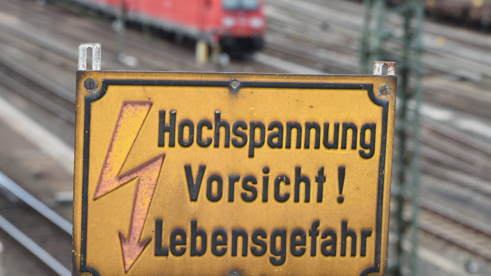 Havai Hatlarda Çalışan Bir İşçiyi Elektrik Çarptı!, © dpa