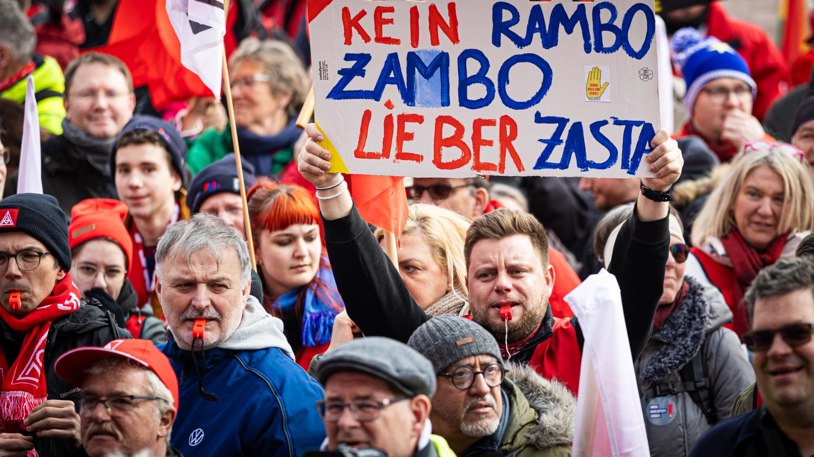 Metal Sektöründe Çalışanlar Eylem Yaptı!, © dpa Metal Sektöründe Çalışanlar Eylem Yaptı!, © dpa