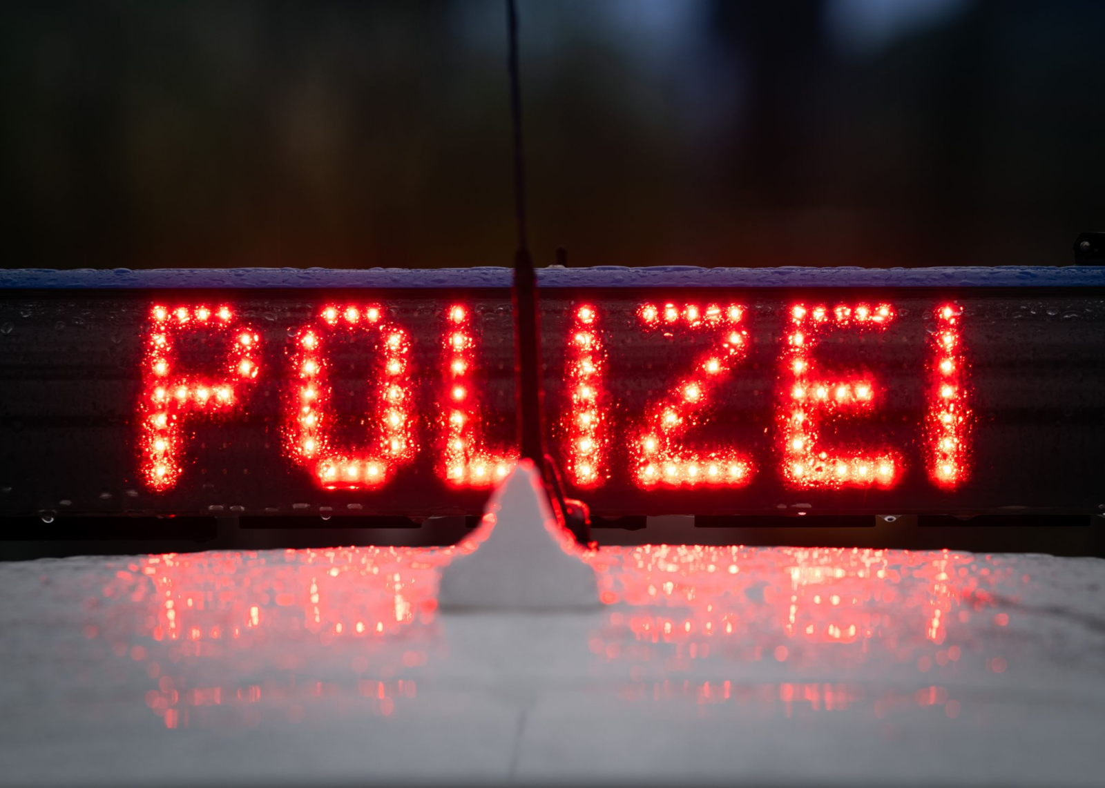 Eine Verfolgungsjagd im Landkreis Greiz hat schwere Folgen für den 20-jährigen Fahrer. (Symbolbild) , © Soeren Stache/dpa