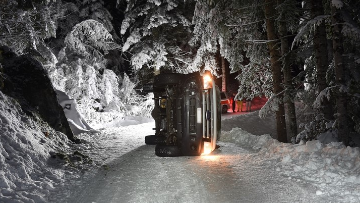 Selbstunfall eines fahrunfähigen Lenkers, © Kantonspolizei Graubünden