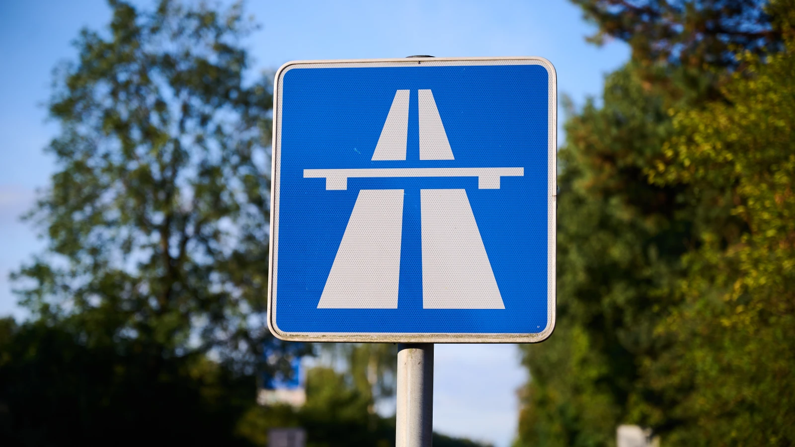 Avus’ta Şerit Daraltması: Sürücüler İçin Uzun Kuyruklar!, © Annette Riedl/dpa Avus’ta Şerit Daraltması: Sürücüler İçin Uzun Kuyruklar!, © Annette Riedl/dpa