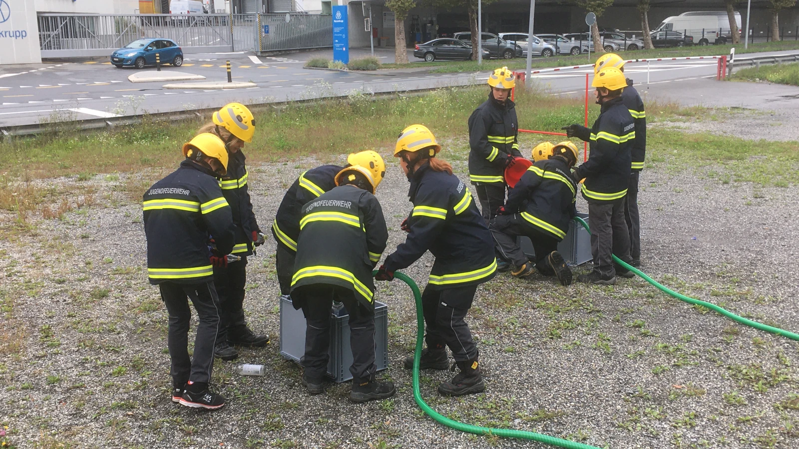 Jugendfeuerwehr probt Einsatz wie die Grossen, © ikr Jugendfeuerwehr probt Einsatz wie die Grossen, © ikr