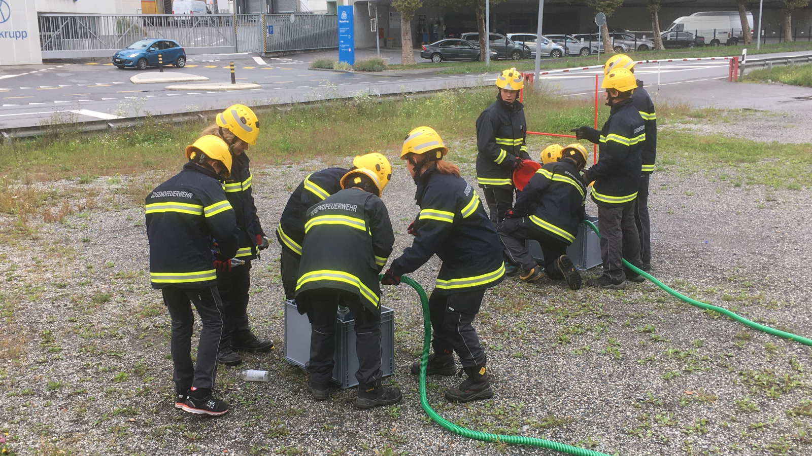 Jugendfeuerwehr probt Einsatz wie die Grossen, © ikr