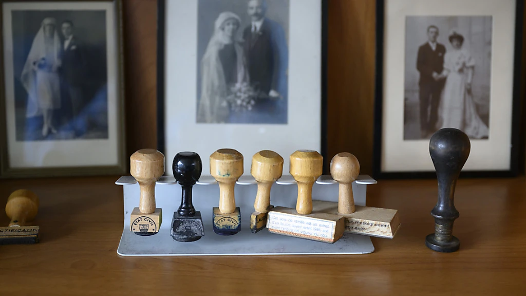 Bundesrat unterstützt Doppelnamen für Eheleute und Kinder, © Keystone / SDA / Symbolbild Bundesrat unterstützt Doppelnamen für Eheleute und Kinder, © Keystone / SDA / Symbolbild