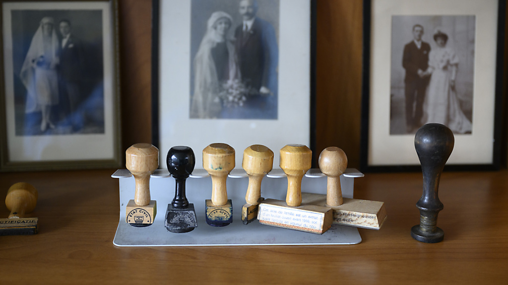 Bundesrat unterstützt Doppelnamen für Eheleute und Kinder, © Keystone / SDA / Symbolbild