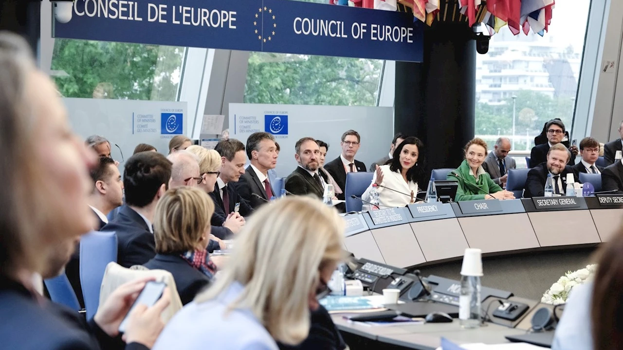Liechtenstein förderte Europarat-Beitritt des Kosovo, © Regierung des Fürstentums Liechtenstein / (Botschafter Domenik Wanger und Regierungsrätin Dominique Hasler im Plenum des Ministerkomitees.) (Quelle: Klara Beck) Liechtenstein förderte Europarat-Beitritt des Kosovo, © Regierung des Fürstentums Liechtenstein / (Botschafter Domenik Wanger und Regierungsrätin Dominique Hasler im Plenum des Ministerkomitees.) (Quelle: Klara Beck)