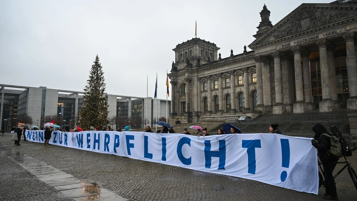 Okul Zorunluluğu mu, Gösteri Hakkı mı? Almanya’da “Okul Grevi” Tartışması Büyüyor!, © Christophe Gateau/dpa Okul Zorunluluğu mu, Gösteri Hakkı mı? Almanya’da “Okul Grevi” Tartışması Büyüyor!, © Christophe Gateau/dpa