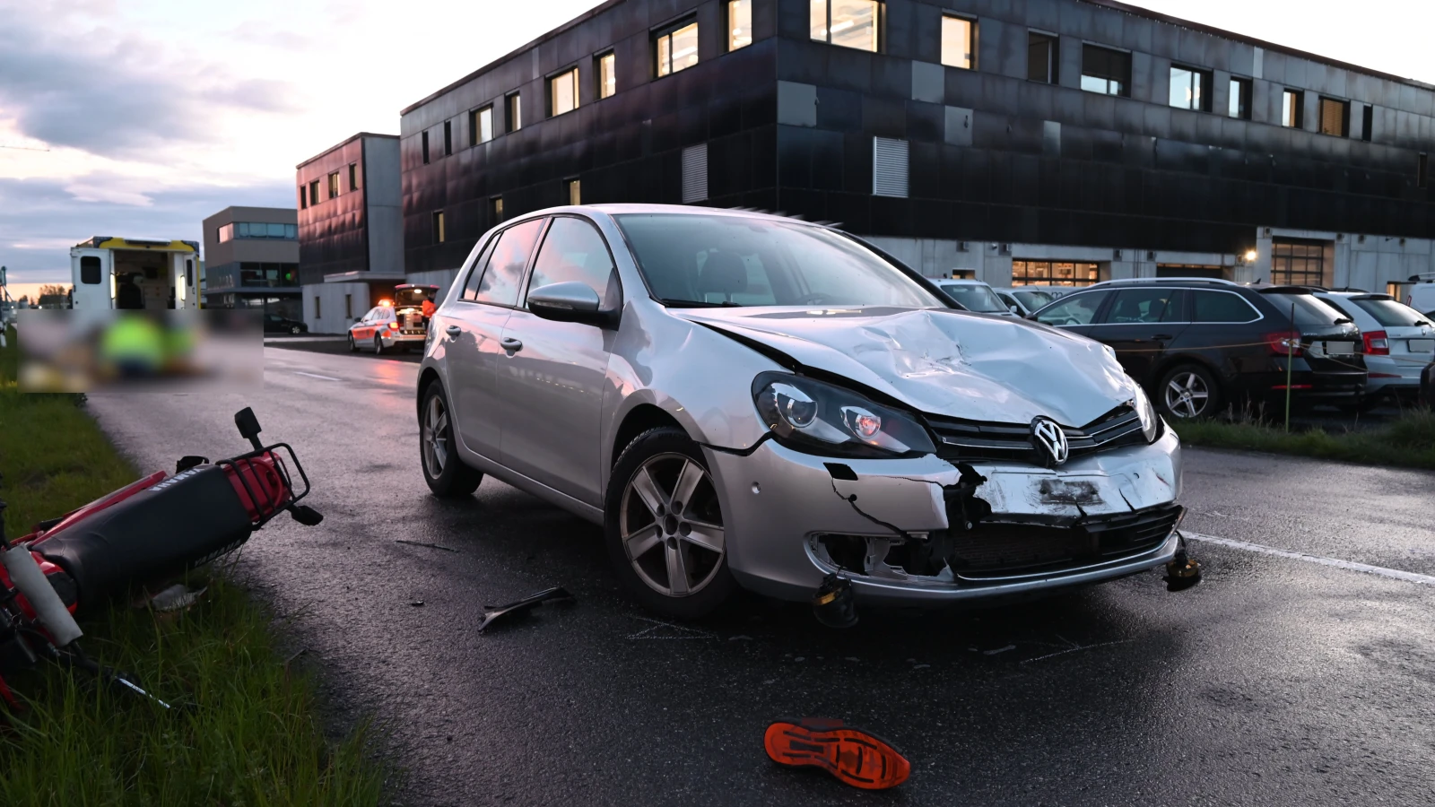Unfall zwischen Motorrad und Auto in Sennwald, © Kantonspolizei St. Gallen Unfall zwischen Motorrad und Auto in Sennwald, © Kantonspolizei St. Gallen