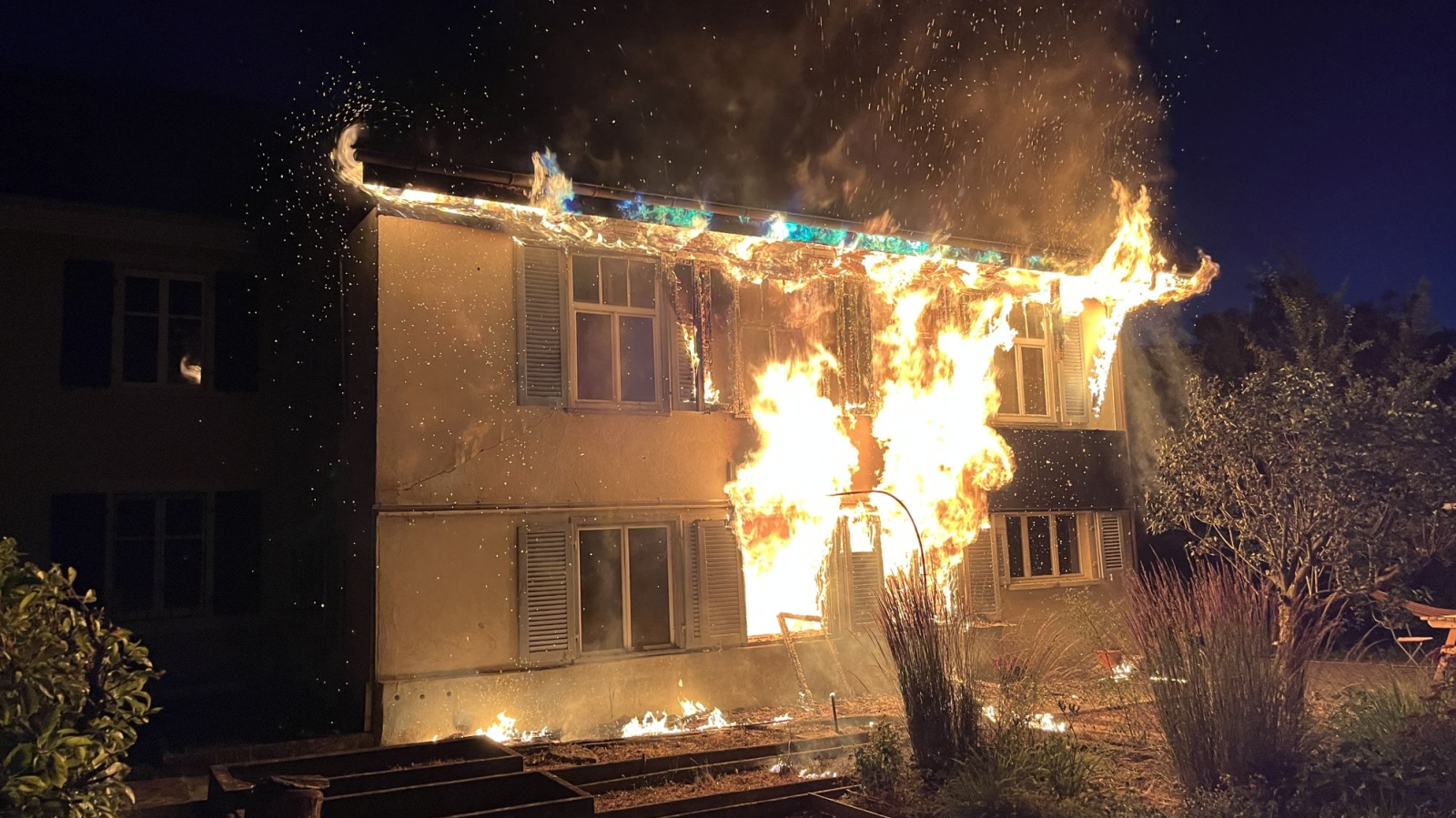 Verletzte Person bei Hausbrand in Thürnen, © Polizei BL