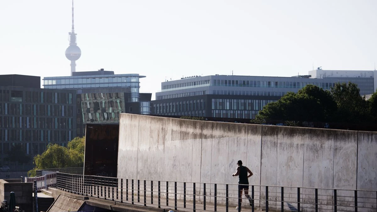 🌡️ Sıcak Alarmı: 39 Dereceye Kadar Yükselebilir!, © Carsten Koall/dpa 🌡️ Sıcak Alarmı: 39 Dereceye Kadar Yükselebilir!, © Carsten Koall/dpa
