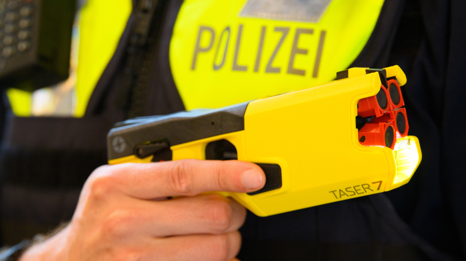 Bremen Polisi Taser Kullanımını Raporladı!, © Soeren Stache/dpa-Zentralbild/dpa