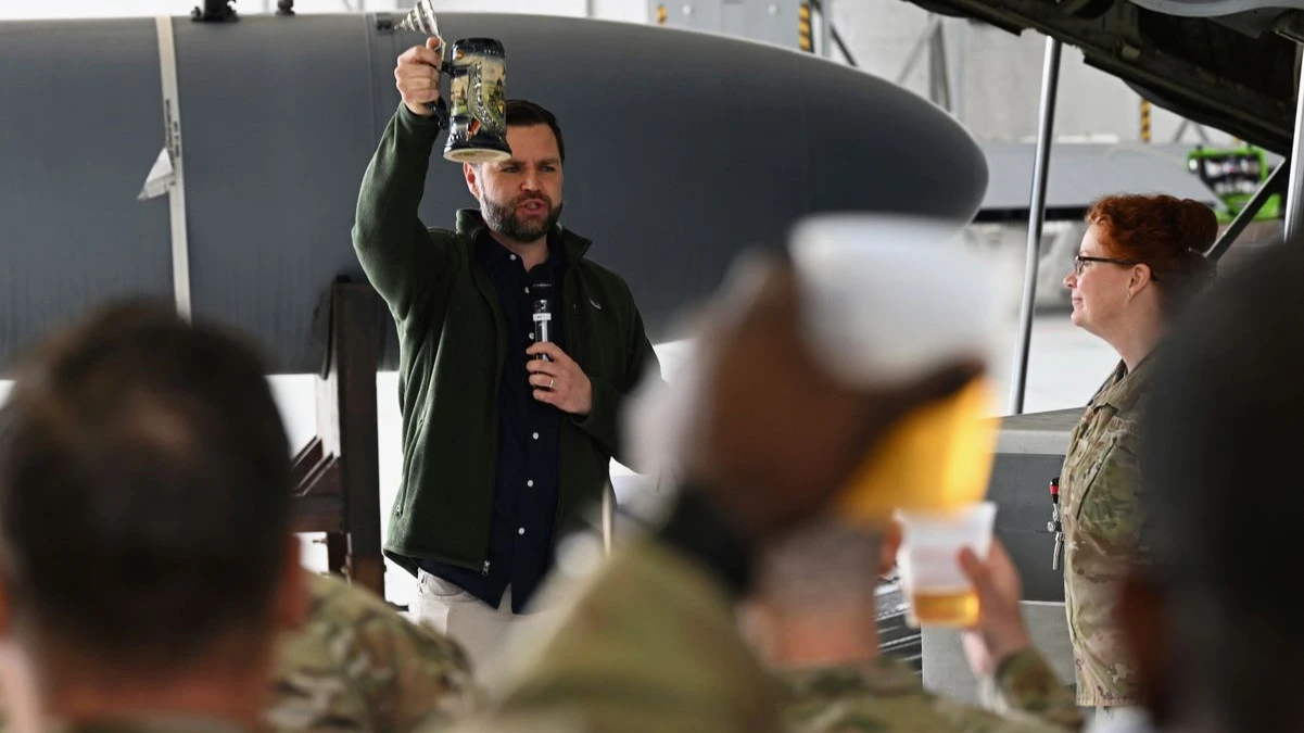 Ramstein Hava Üssü Önünde Sendikalı Protesto, © dpa Ramstein Hava Üssü Önünde Sendikalı Protesto, © dpa