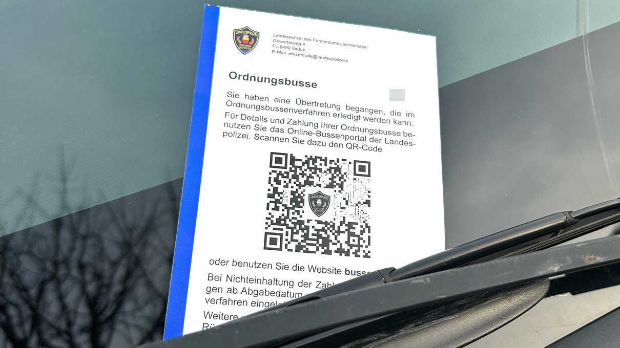QR-Code scannen und Ordnungsbusse bezahlen, © Landespolizei Liechtenstein
