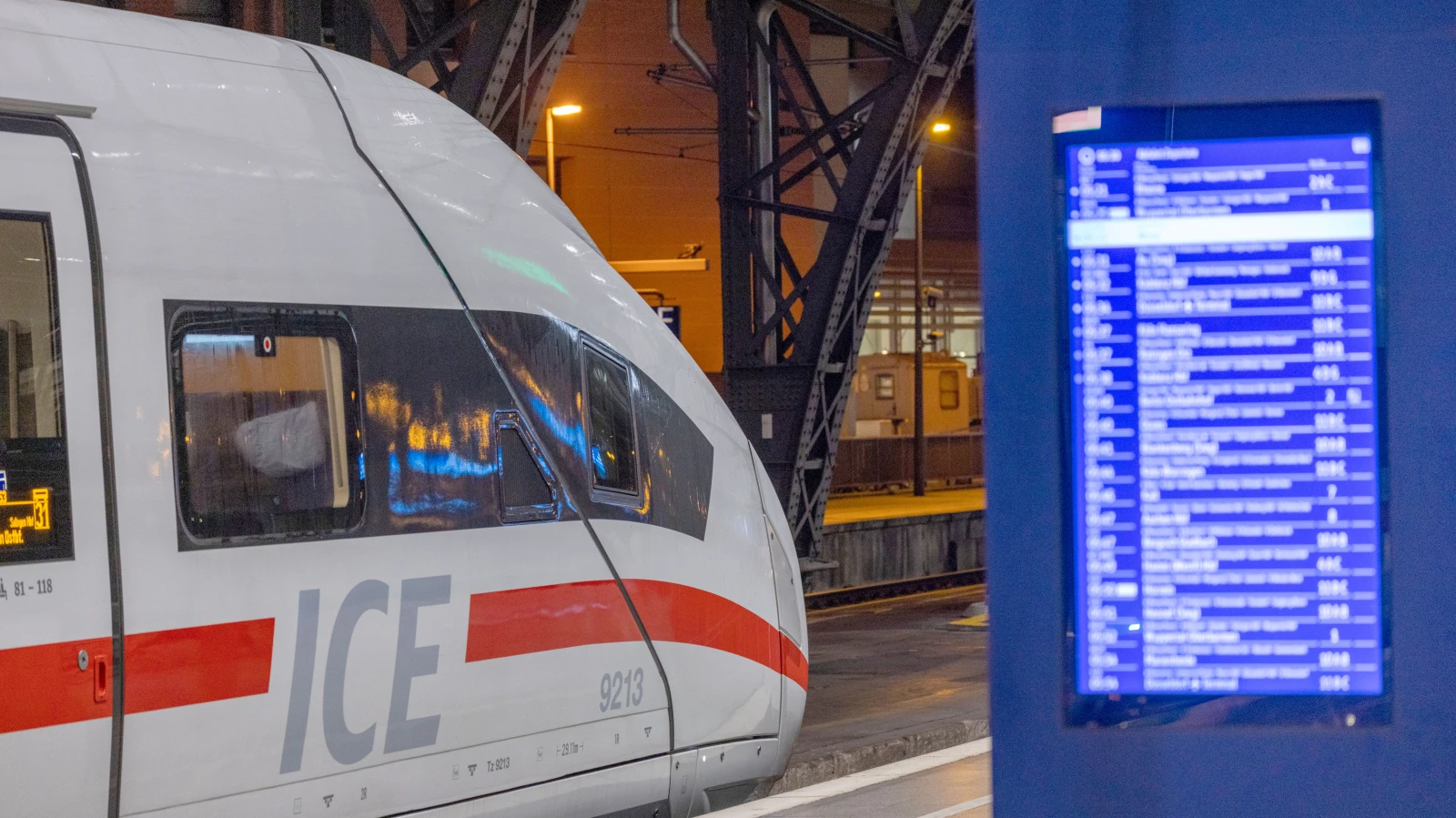 Tren Tarifesi Değişiyor: Yeni Bağlantılar ve Artan Fiyatlar, © dpa Tren Tarifesi Değişiyor: Yeni Bağlantılar ve Artan Fiyatlar, © dpa