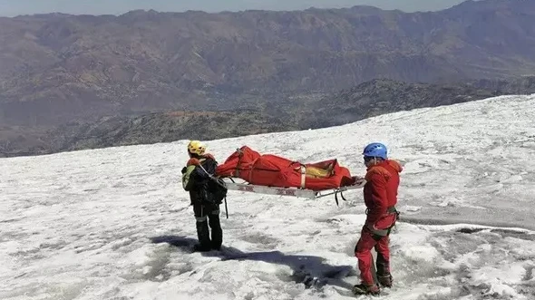 Buzulların Çekilmesiyle Ortaya Çıktı! Kayıp Dağcı 22 Yıl Sonra Bulundu, © mynet Buzulların Çekilmesiyle Ortaya Çıktı! Kayıp Dağcı 22 Yıl Sonra Bulundu, © mynet