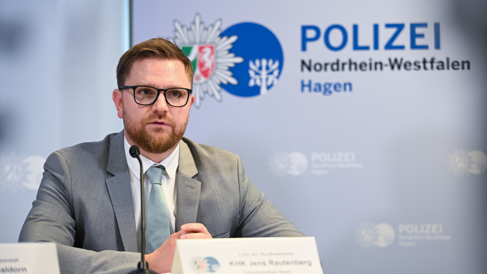 Herdecke Belediye Başkanına Yapılan Saldırı: Aile İçi Şüphe Güçleniyor, © Fabian Strauch/dpa