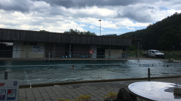 Zusätzliche Helfer sollen Reiatbadi aus dem Dreck ziehen, © Radio Munot