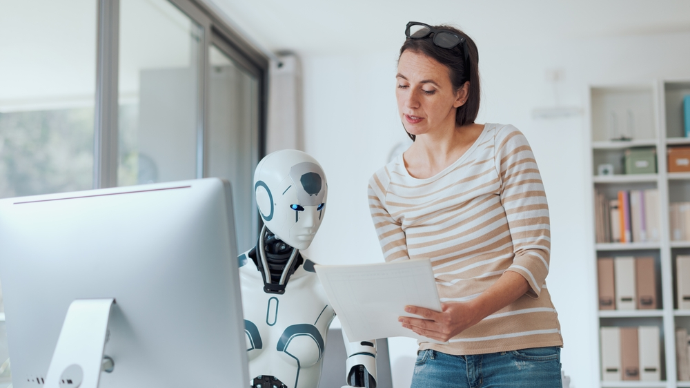 Ev İşlerinde Devrim: İnsansı Robotun Seri Üretim Versiyonu Tanıtıldı!, © shutterstock