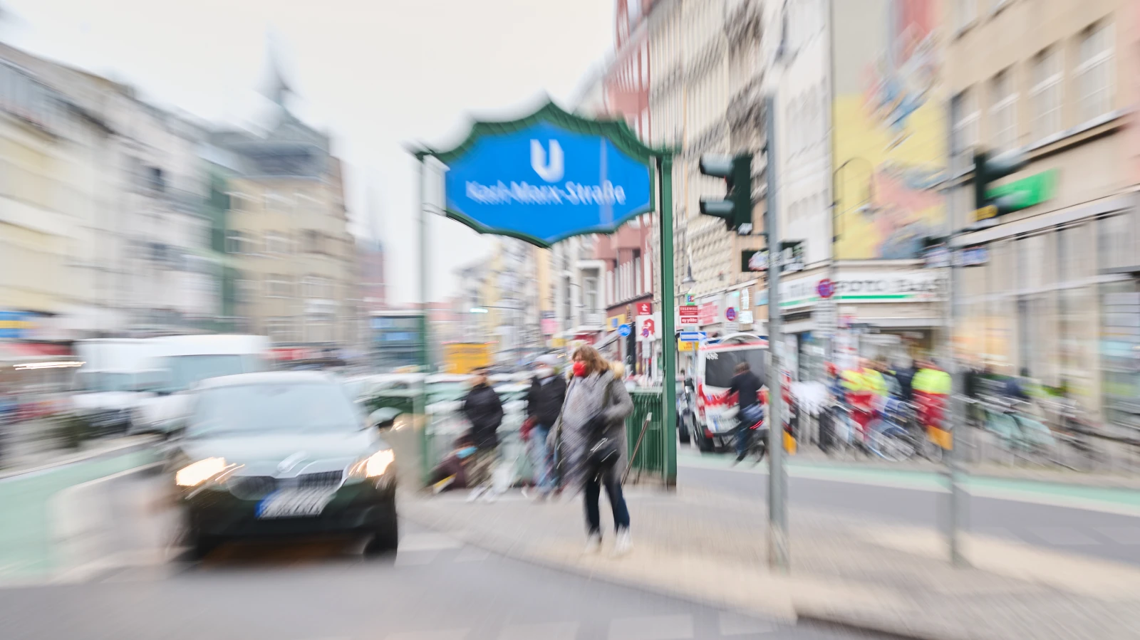 Neukölln’de Karl-Marx-Straße Nihayet Tamamlandı – 15 Yıl Sonra Yeni Bir Dönem Başlıyor!, © Annette Riedl/dpa Neukölln’de Karl-Marx-Straße Nihayet Tamamlandı – 15 Yıl Sonra Yeni Bir Dönem Başlıyor!, © Annette Riedl/dpa