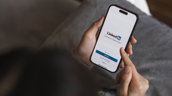 Mein erstes Praktikumsprojekt: LinkedIn-Auswertung , © Shutterstock