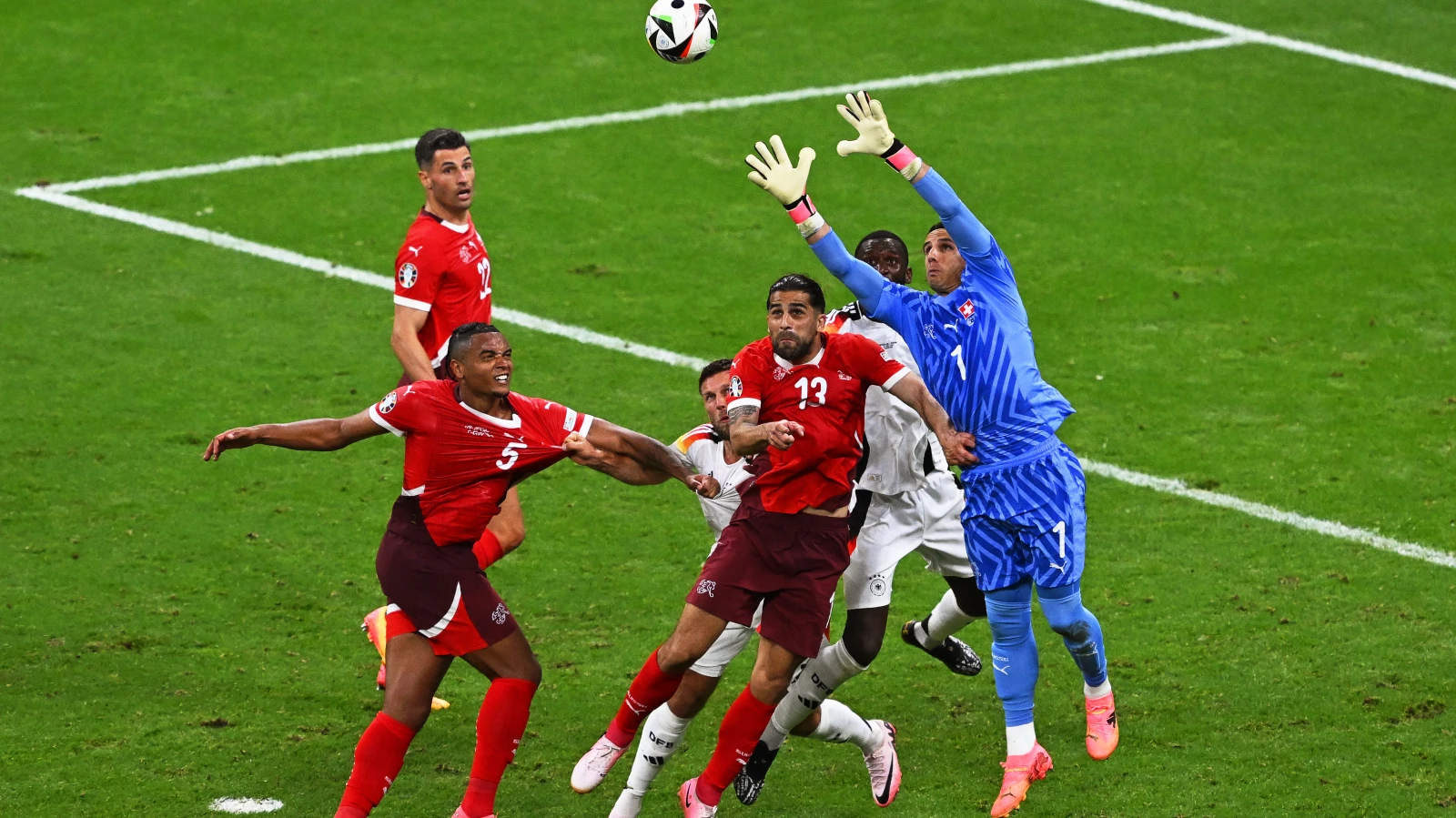 EM: Schweiz spielt unentschieden gegen Deutschland, © KEYSTONE DPA ARNE DEDERT EM: Schweiz spielt unentschieden gegen Deutschland, © KEYSTONE DPA ARNE DEDERT