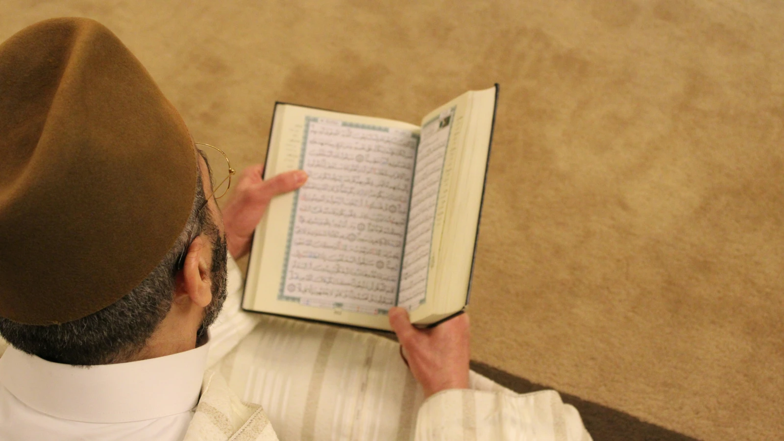 Zum Islam konvertieren eher junge Menschen, © Unsplash/Rachid Oucharia Zum Islam konvertieren eher junge Menschen, © Unsplash/Rachid Oucharia