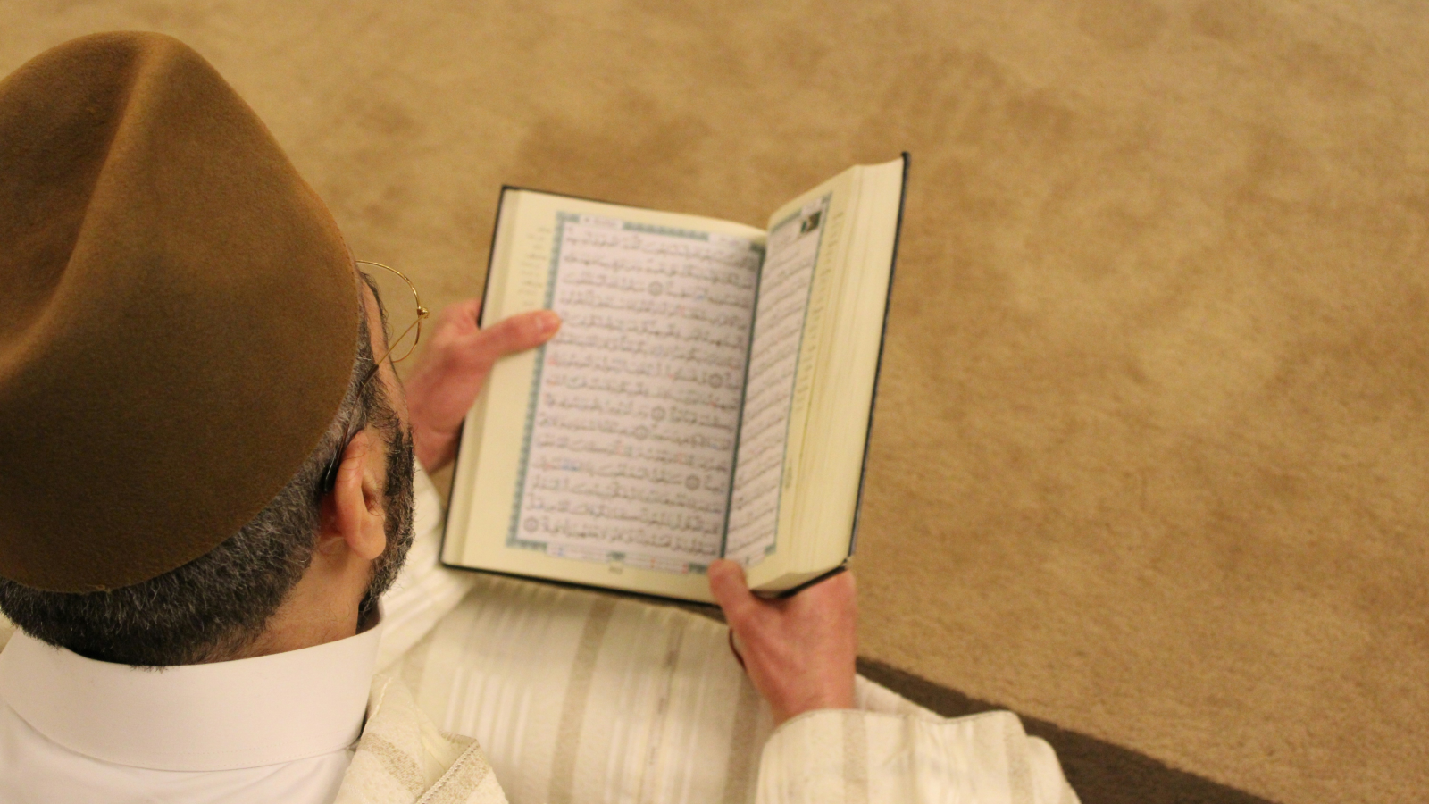 Zum Islam konvertieren eher junge Menschen, © Unsplash/Rachid Oucharia