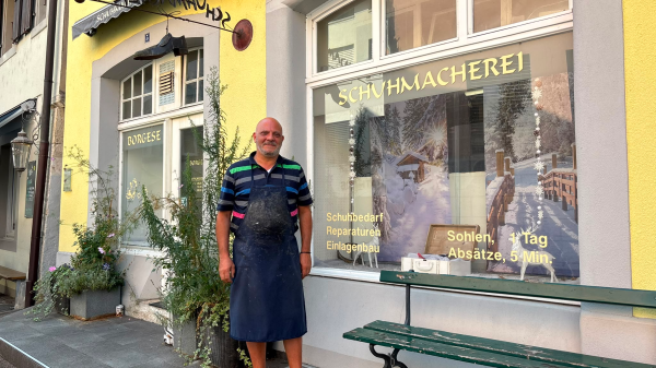 Seit 33 Jahren flickt Gabriel Borgese Schuhe im Stedtli, © Radio Basilisk