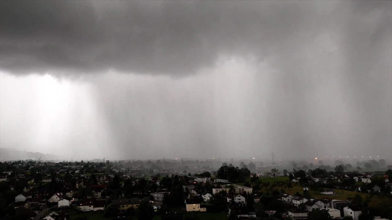 Regen und Sturm führt zu Feuerwehr-Einsätzen, © Maurice Shourot / ORF Vorarlberg Regen und Sturm führt zu Feuerwehr-Einsätzen, © Maurice Shourot / ORF Vorarlberg