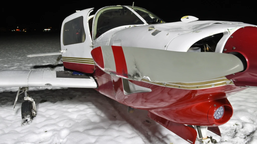 Notlandung nach Kollision zweier Flugzeuge im Luzerner Luftraum, © Keystone/SDA Notlandung nach Kollision zweier Flugzeuge im Luzerner Luftraum, © Keystone/SDA