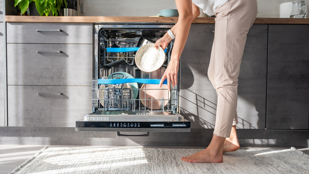 Bulaşık Makinesi Kullanırken Yapılan 5 Hata: Enerji Tasarrufu İçin İpuçları, © shutterstock