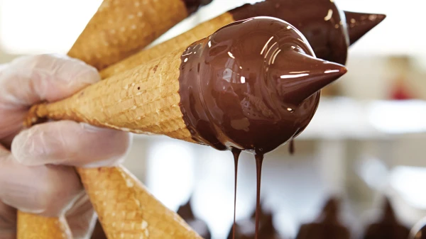 Im Gelati-Duell: Nicole und Andrea, © Gasparini Im Gelati-Duell: Nicole und Andrea, © Gasparini