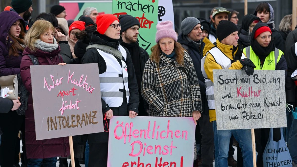 Okullar, Kreşler ve Kurumlarda Aksamalar Bekleniyor!, © Jens Kalaene/dpa Okullar, Kreşler ve Kurumlarda Aksamalar Bekleniyor!, © Jens Kalaene/dpa