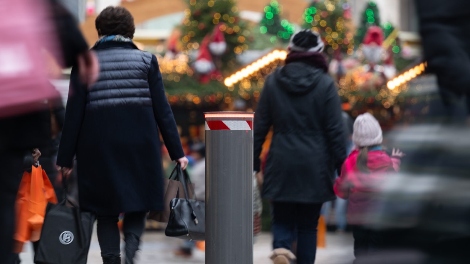 Stuttgart Noel Pazarında Tüm Gün Güvenlik Kontrolü Yapıldı! , © dpa