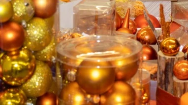 Baum mit Herz verkauft jetzt vor dem Haus, © baummitherz.li Baum mit Herz verkauft jetzt vor dem Haus, © baummitherz.li