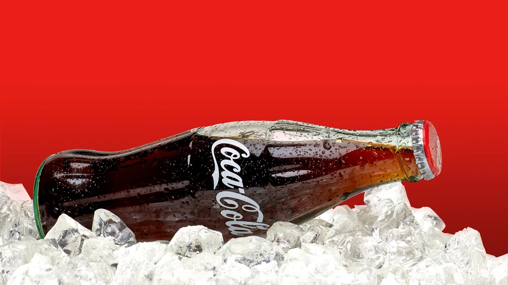 Coca-Cola'dan Dev Geri Çağırma: 26 Milyon Şişe Tehlikede!, © shutterstock Coca-Cola'dan Dev Geri Çağırma: 26 Milyon Şişe Tehlikede!, © shutterstock