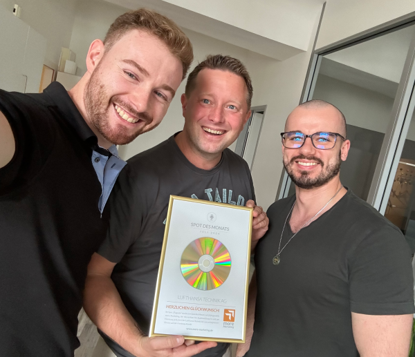 Spot des Monats Urkundeübergabe, © more Marketing