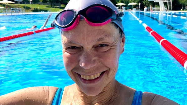 Brigit mit der rosaroten Schwimmbrille Brigit mit der rosaroten Schwimmbrille