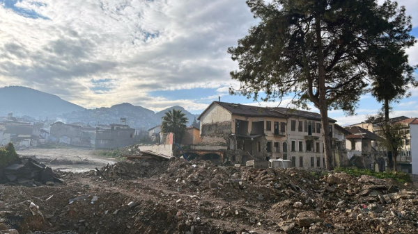 6 Şubat Depremlerinde Yıkılan Binalar: Gözler Yargı Sürecinde!, © Mirjam Schmitt/dpa