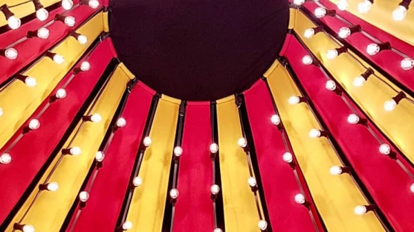 Zirkuszelt Decke, © Shutterstock Zirkuszelt Decke, © Shutterstock